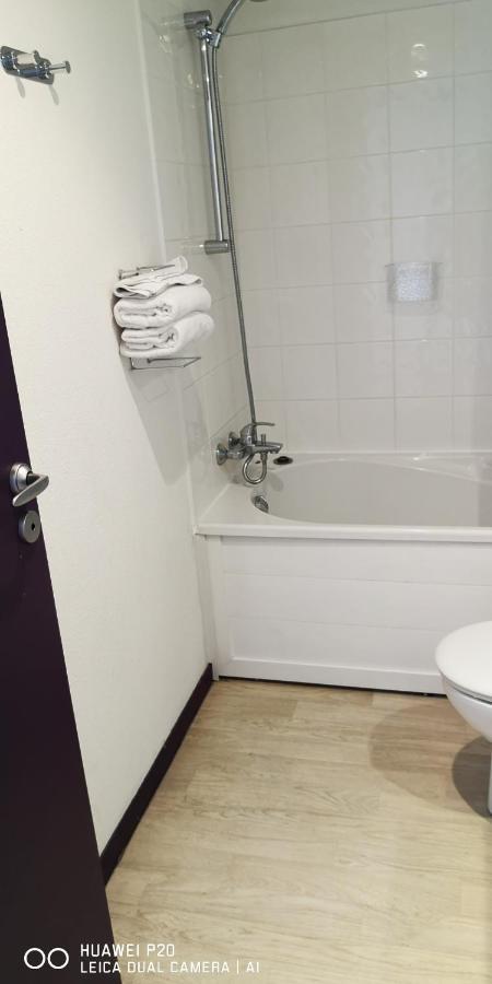 Studio 24M2 Au 4Eme Etage Ascenseur A Cote De La Gare Sncf ลูร์ด ภายนอก รูปภาพ